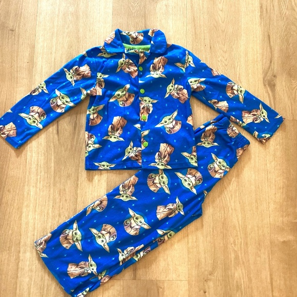 Baby Yoda Pajamas Size 6 Boys Mandalorian Star Wars The Child 2 pc Set - Picture 1 of 5